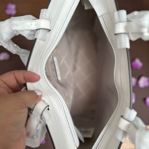 Michael Kors Jet Set Tote - Picture 9 of 9